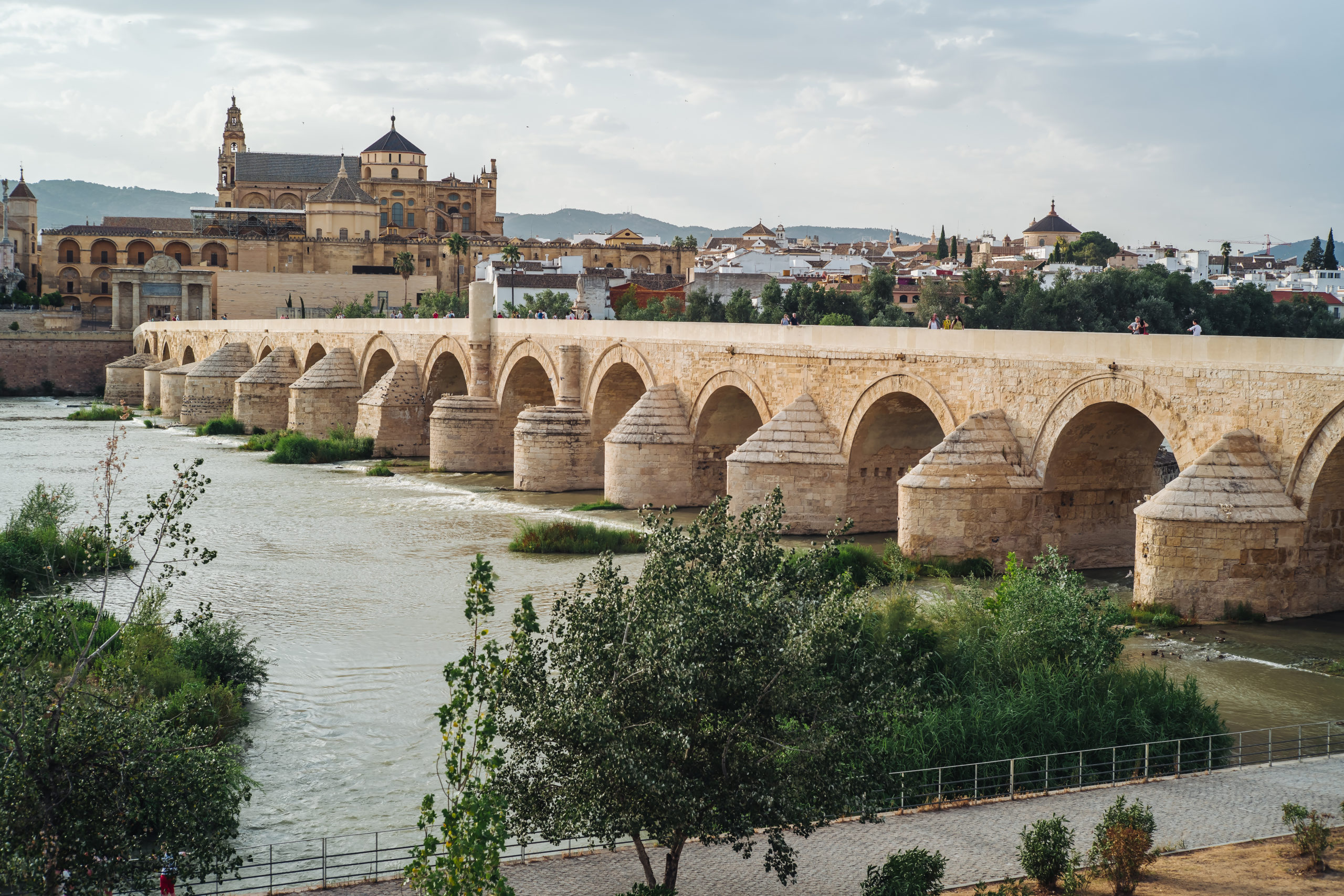 puente-scaled 5 grandes vestigios romanos que puedes visitar en Córdoba