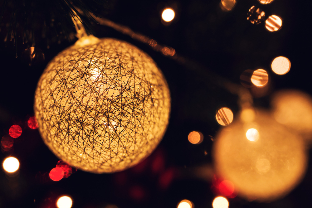 christmas-balls-with-lights-inside-bokeh-effect Encendido de luces de Navidad, Córdoba 2023